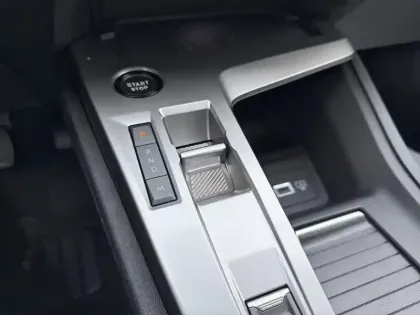 Photo 13 Peugeot 308  Hybrid 145 e-DCS6