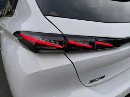 Photo 16 Peugeot 308  Hybrid 145 e-DCS6