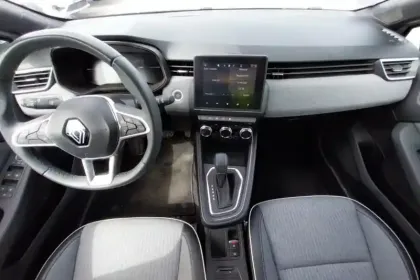 Photo 8 Renault Clio  E-Tech full hybrid 145