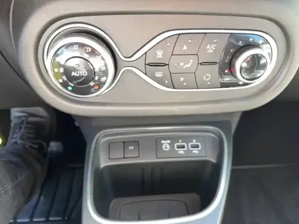 Photo 24 Renault Twingo  III Achat Intégral - 21