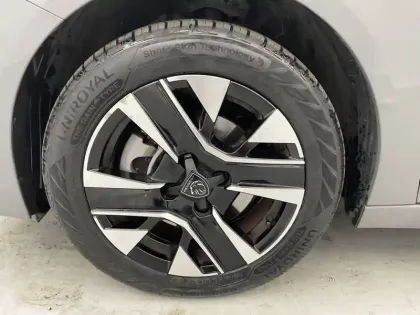 Photo 16 Peugeot 208  Hybrid 100 e-DCS6