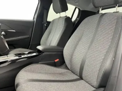 Photo 13 Peugeot 208  Hybrid 100 e-DCS6