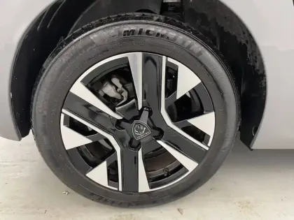 Photo 18 Peugeot 208  Hybrid 100 e-DCS6