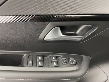 Photo 31 Peugeot 208  Hybrid 100 e-DCS6