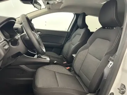 Photo 17 Renault Captur  E-Tech full hybrid 145