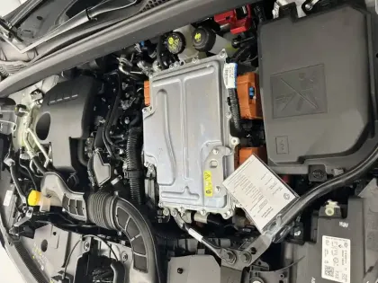 Photo 33 Renault Captur  E-Tech full hybrid 145