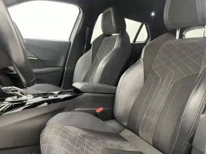 Photo 13 Peugeot 2008  PureTech 130 S&S EAT8