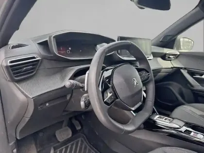 Photo 7 Peugeot 2008  PureTech 130 S&S EAT8