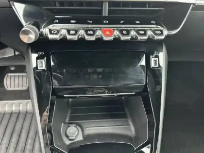 Photo 43 Peugeot 2008  PureTech 130 S&S EAT8