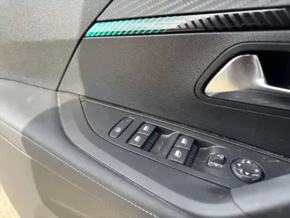 Photo 14 Peugeot 2008  PureTech 130 S&S EAT8