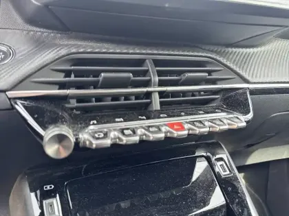 Photo 21 Peugeot 2008  PureTech 130 S&S EAT8