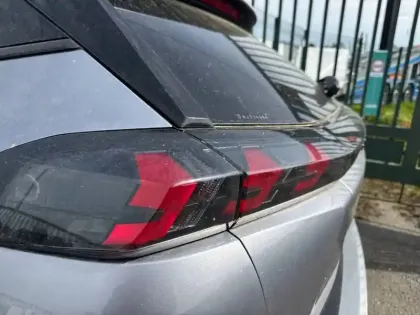 Photo 16 Peugeot 2008  PureTech 130 S&S EAT8