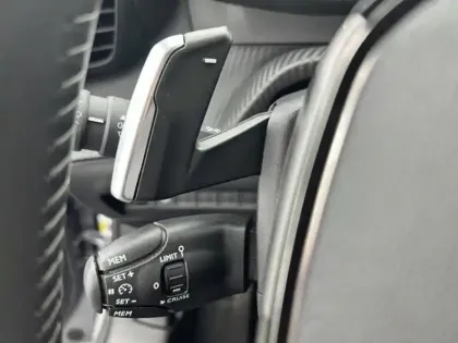 Photo 46 Peugeot 2008  PureTech 130 S&S EAT8