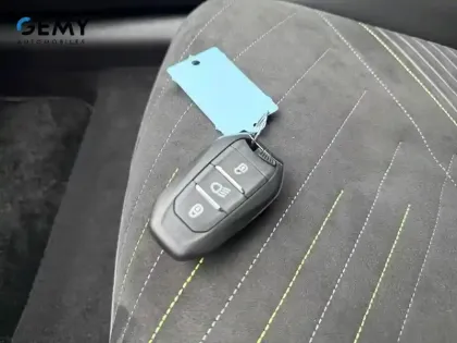 Photo 21 Peugeot 208  Electrique 54 kWh 156ch