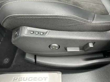 Photo 18 Peugeot 3008  Hybrid4 300 e-EAT8