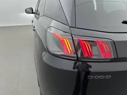 Photo 16 Peugeot 3008  Hybrid4 300 e-EAT8