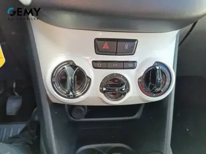 Photo 16 Peugeot 208  PureTech 68ch BVM5