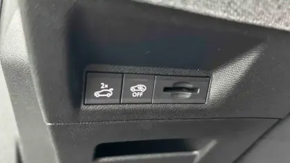Photo 38 Peugeot 3008  Hybrid 136 e-DCS6
