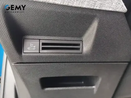 Photo 20 Peugeot 5008  Hybrid 136 e-DCS6