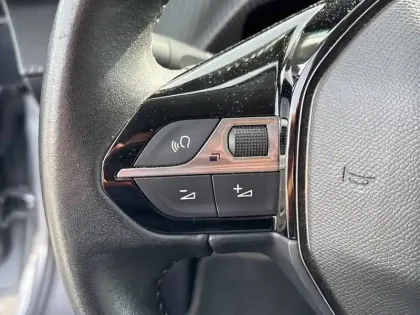 Photo 14 Peugeot 208  Electrique 50 kWh 136ch