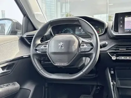 Photo 8 Peugeot 208  Electrique 50 kWh 136ch