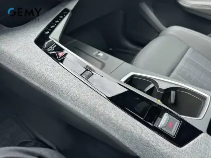 Photo 18 Peugeot 3008  Hybrid 145 e-DCS6