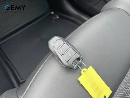 Photo 23 Peugeot 3008  Hybrid 145 e-DCS6