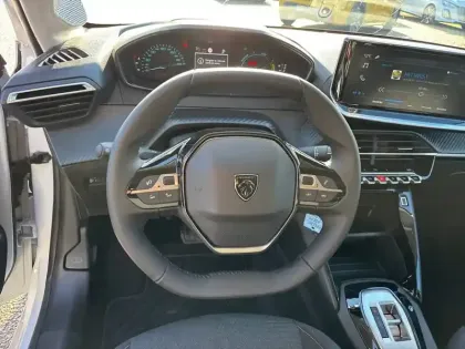 Photo 8 Peugeot 208  Hybrid 110 ch e-DCS6