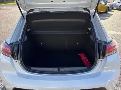 Photo 5 Peugeot 208  Hybrid 110 ch e-DCS6