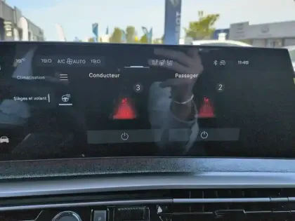 Photo 18 Peugeot 3008  Hybrid 145 e-DCS6