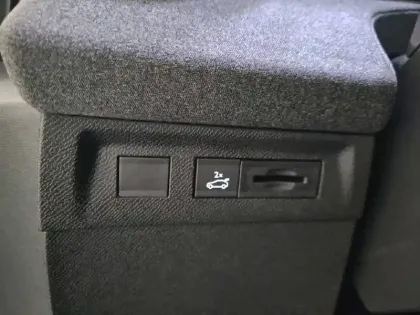 Photo 32 Opel Grandland  1.2 Turbo Hybrid 136 ch e-DCT6