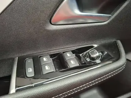 Photo 32 Opel Astra  1.5 Diesel 130 ch BVA8