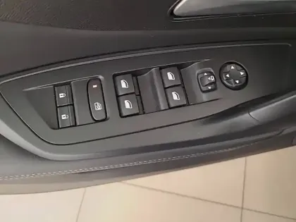 Photo 24 Peugeot 408  PHEV 225 e-EAT8