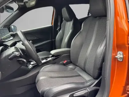 Photo 10 Peugeot 2008  PureTech 130 S&S EAT8