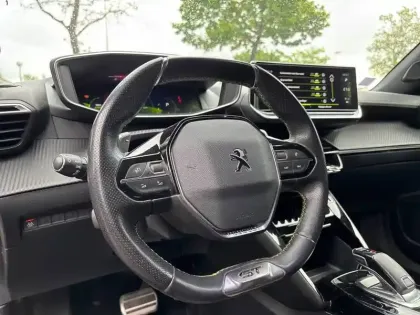 Photo 8 Peugeot 2008  PureTech 130 S&S EAT8