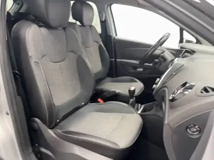 Photo 8 Renault Captur  TCe 90 - 19