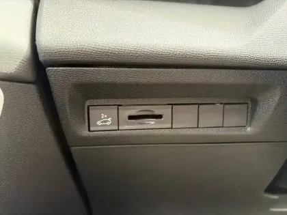 Photo 17 Peugeot 408  Hybrid 145 e-DCS6