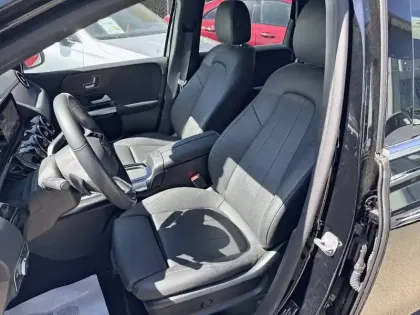 Photo 8 Mercedes Classe B  200 d 8G-DCT