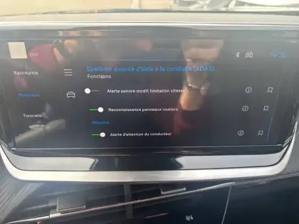 Photo 19 Peugeot 2008  Hybrid 145 e-DCS6