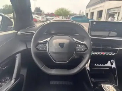 Photo 8 Peugeot 2008  Hybrid 145 e-DCS6