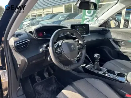 Photo 12 Peugeot 2008  PureTech 130 S&S BVM6