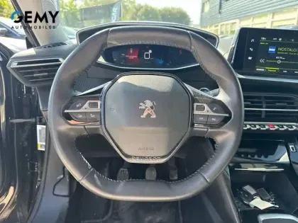 Photo 13 Peugeot 2008  PureTech 130 S&S BVM6