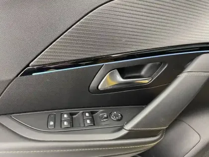 Photo 31 Peugeot 208  PureTech 130 S&S EAT8