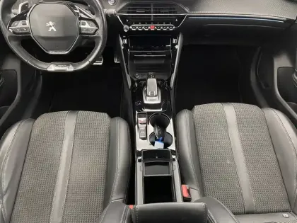 Photo 24 Peugeot 208  PureTech 130 S&S EAT8