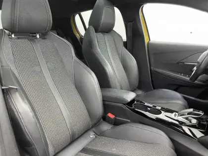 Photo 26 Peugeot 208  PureTech 130 S&S EAT8