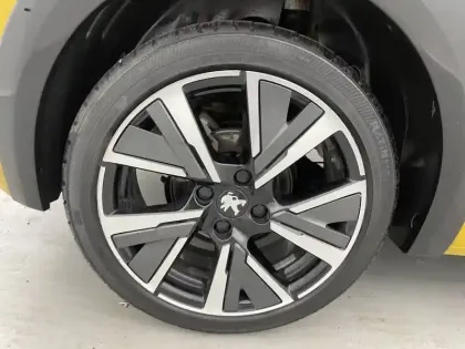 Photo 18 Peugeot 208  PureTech 130 S&S EAT8