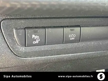 Photo 24 Peugeot 2008  PureTech 110ch S&S EAT6