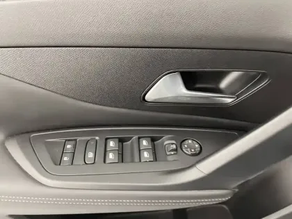 Photo 31 Peugeot 308  SW BlueHDi 130ch S&S EAT8