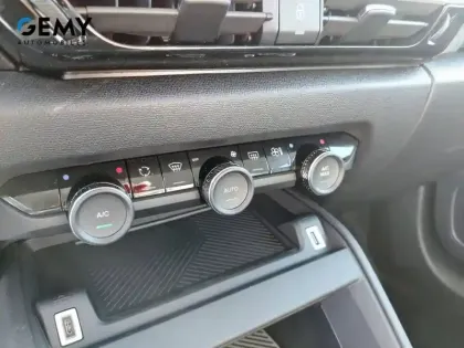 Photo 17 Citroën C4  Hybride 145 ch e-DCS6