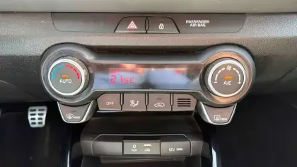 Photo 20 Kia Stonic  1.0 T-GDi 100 ch ISG BVM5